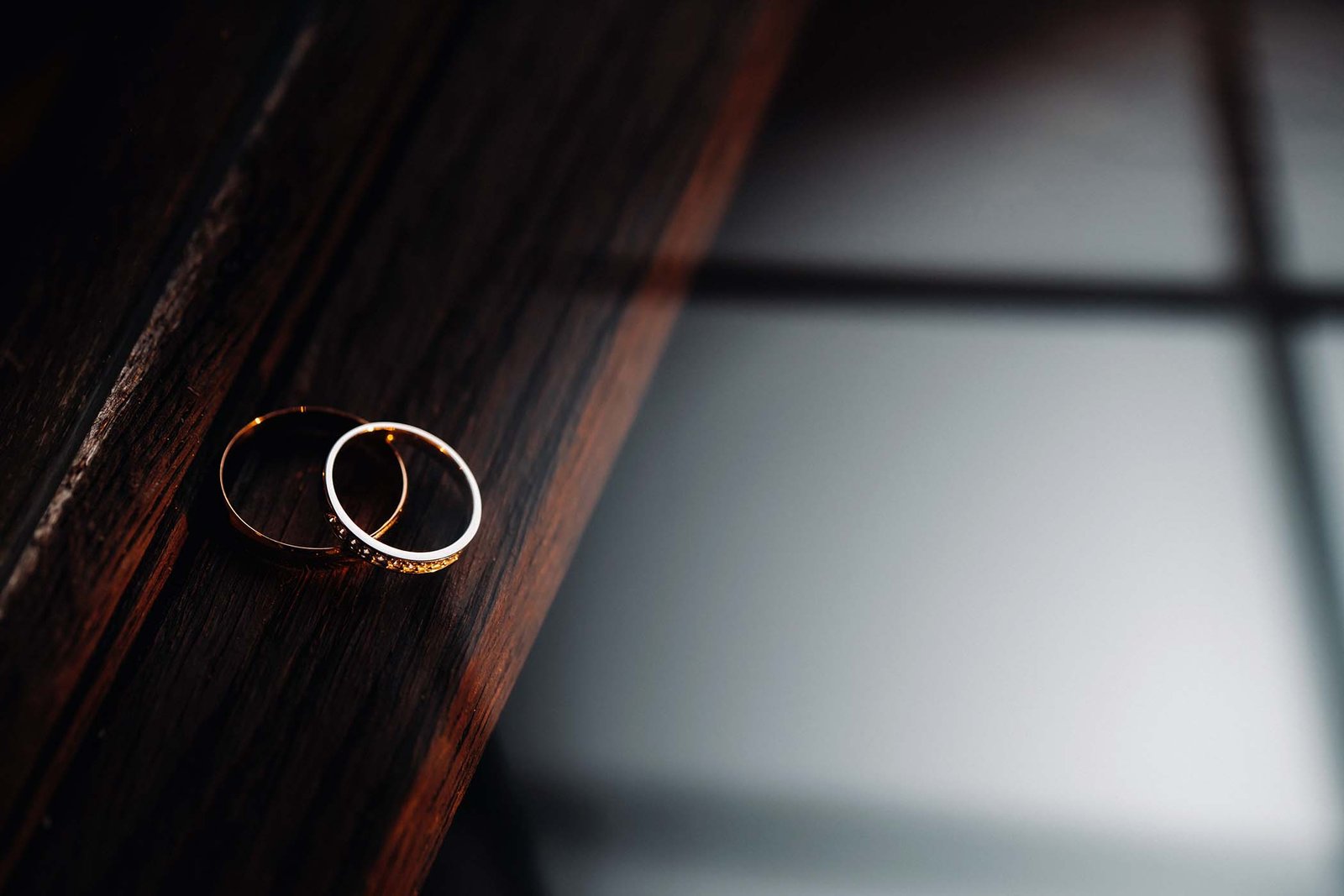 close-up-of-two-gold-wedding-rings-for-a-wedding-XSQNN3K.jpg